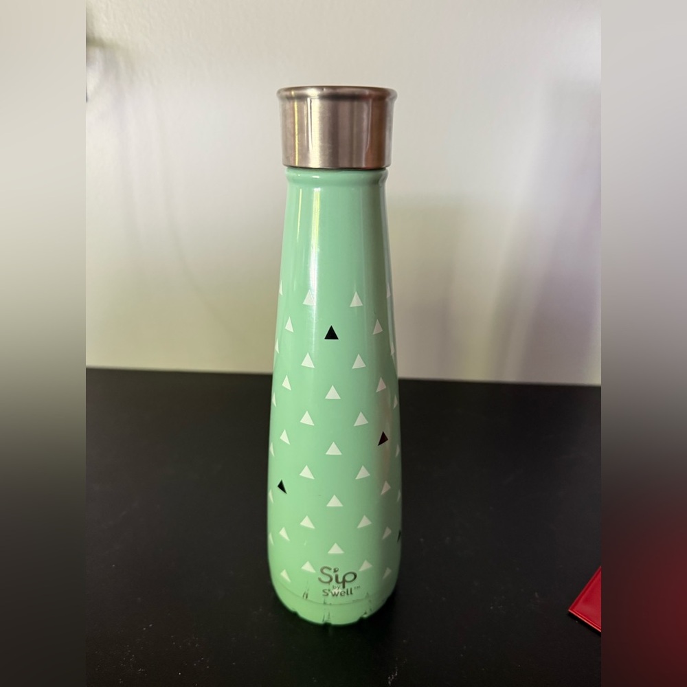 Swell Sip 15 oz water bottle